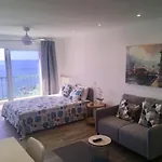 Apartament Look And Listen To The Ocean Like Never Before